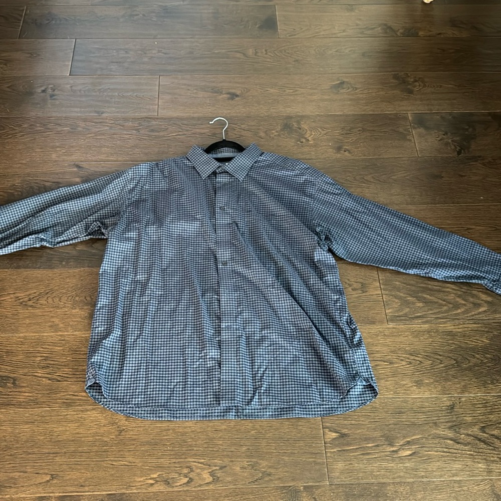 Men’s button up long sleeve